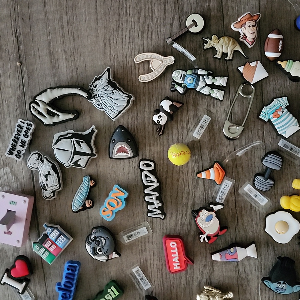 NWT❤CROCS JIBBITZ - Picture 4 of 12